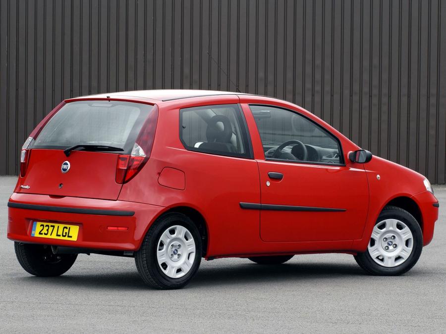  Fiat Punto 3-Door 2003 года  (UK) (фото 2 из 3)